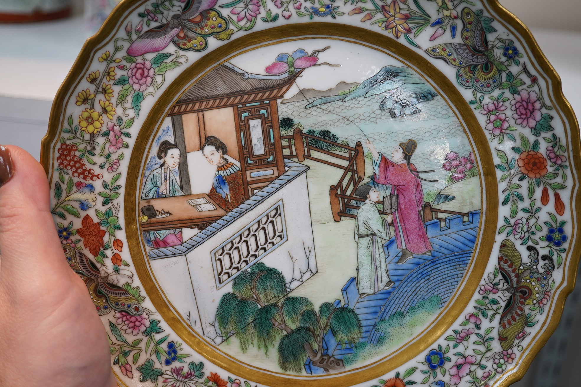 A fine Chinese famille rose ‘Romance of the Western Chamber’ dish, Jiaqing-Daoguang period